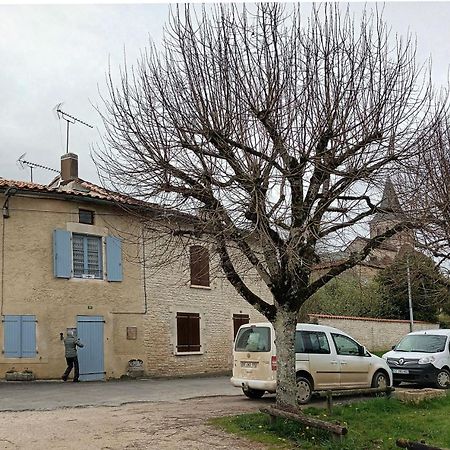 Ferienwohnung Au Bord De La Riviere Verteuil-sur-Charente Exterior foto