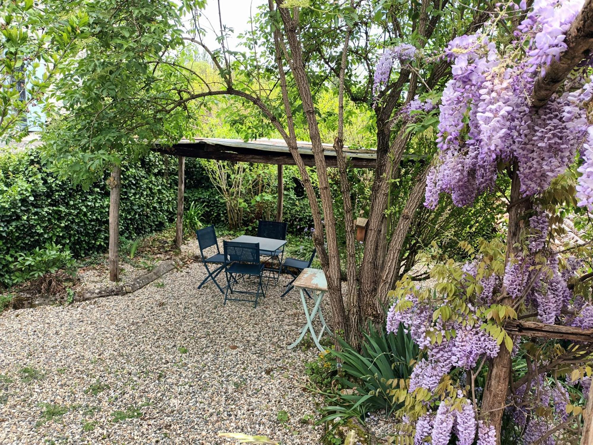 Ferienwohnung Au Bord De La Riviere Verteuil-sur-Charente Exterior foto